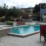 In Tamara -pool Beheizt ,meerblick Škrip