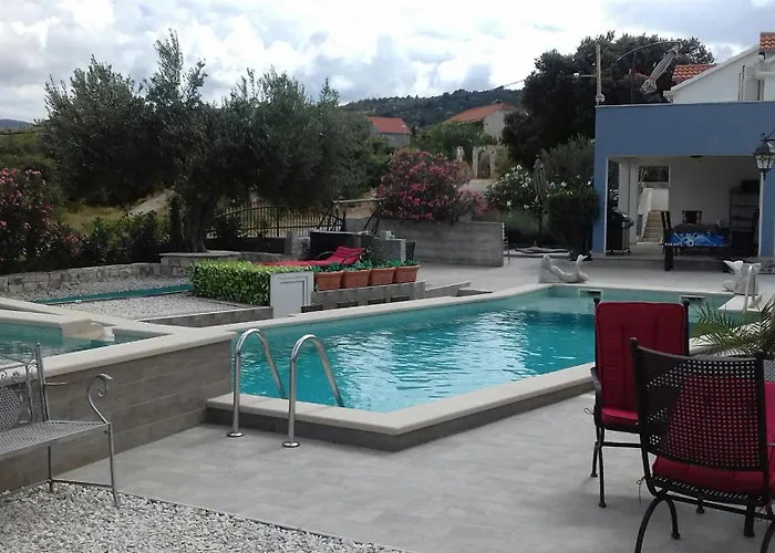In Tamara -pool Beheizt ,meerblick Škrip